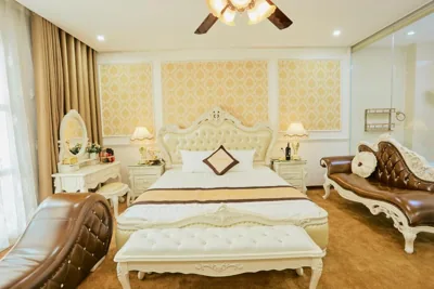 Deluxe-Zimmer mit Kingsize-Bett — King's Hotel Yên Hòa